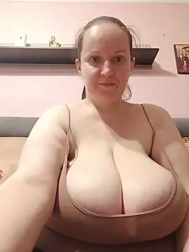 BustyLadyAlman Live XXX chat