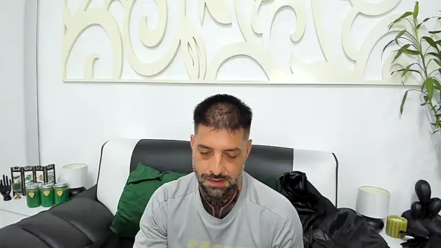 TommyDum: απευθείας συνομιλία ΧΧΧ