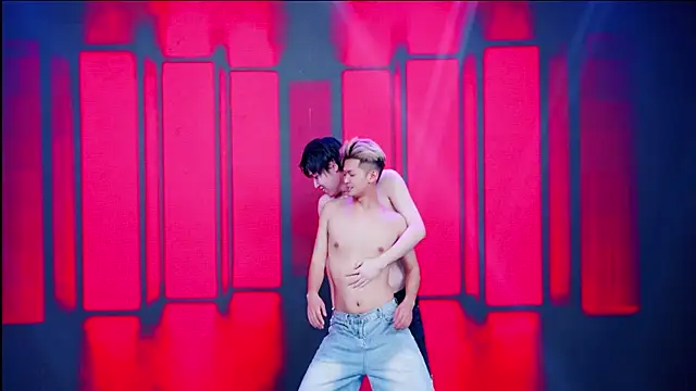 AAA-winner Adlı Modelin Canlı XXX Sohbeti