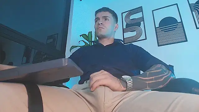 XXX chat uživo modela ALPHA_DOMINUS_