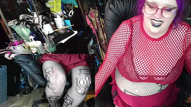 Sinstresshemlock's Live XXX Chat