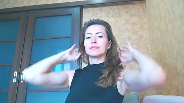 NicoleEunice87 Adlı Modelin Canlı XXX Sohbeti