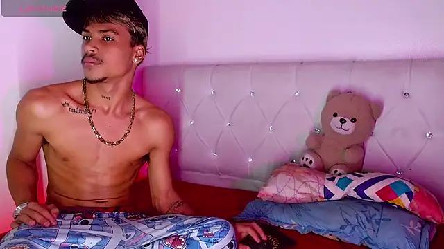Angel_foxc13: απευθείας συνομιλία ΧΧΧ