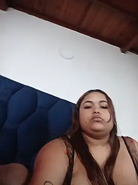 Chatroom XXX en direct de CurvesAndChaos