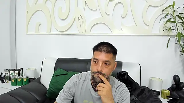 TommyDum Chat XXX live