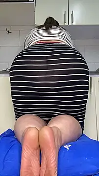 Chloee_Peach Adlı Modelin Canlı XXX Sohbeti