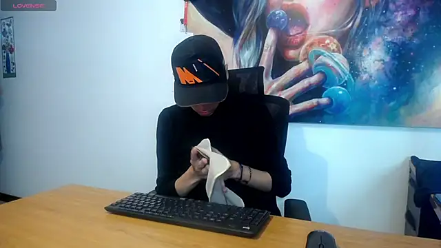 צ'אט XXX בשידור חי של MIA_COINS