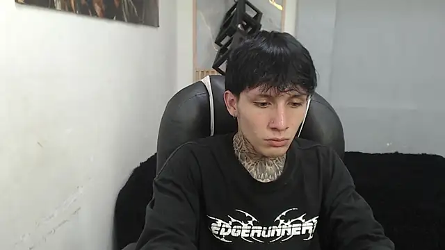 Czat XXX na żywo – Cry_thereal