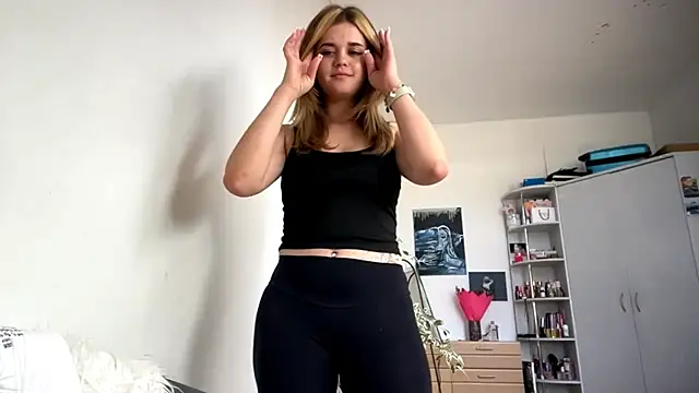 MiaRoika's Live XXX Chat