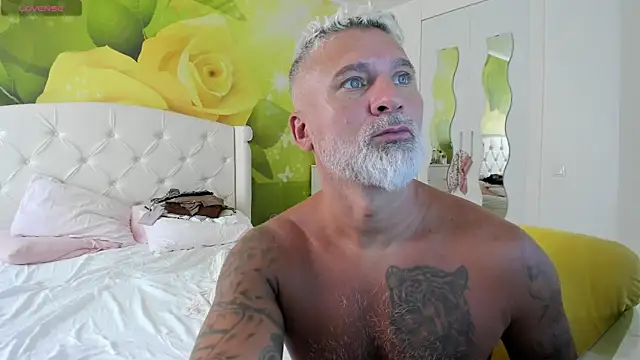 BlowMyXXL Live XXX-chat