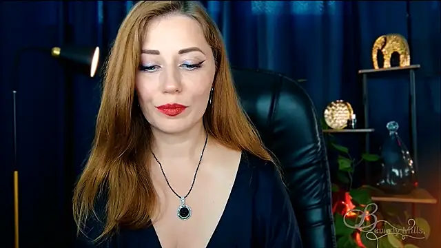 MissBeverlyMills XXX чат на живо