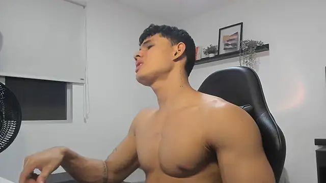 XXX chat uživo modela Massimo_Rinaldi