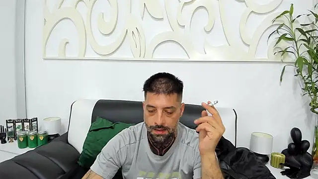 TommyDum XXX чат на живо