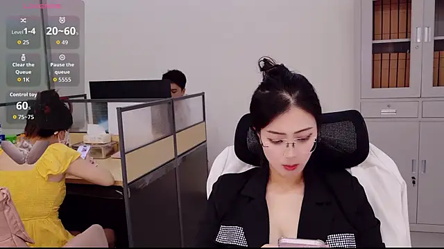 yangyang-777 Adlı Modelin Canlı XXX Sohbeti