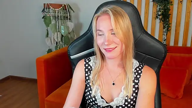 ElaraVoltage Chat XXX in diretta