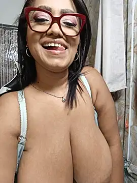 Yameil's Live XXX Chat