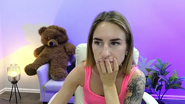 Chat +18 de DeboraHorny ao vivo