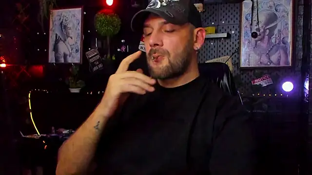 צ'אט XXX בשידור חי של LexHardy
