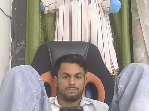 Stubborndesiboy XXX чат на живо