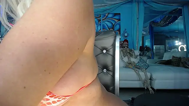 ADRIANNA_FOX live XXX chat