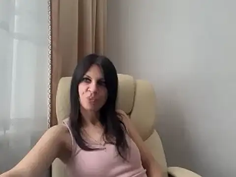 InjaAtHome Adlı Modelin Canlı XXX Sohbeti
