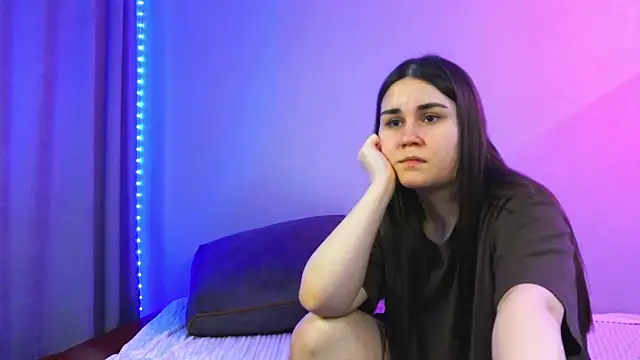 LucyMuur live XXX chat