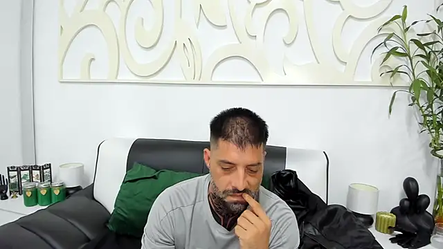 Chat +18 de TommyDum ao vivo