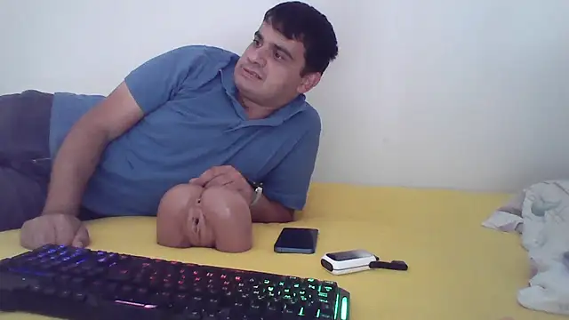Chat +18 de HotwifeAvcisiOlgunAdam ao vivo