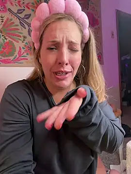 צ'אט XXX בשידור חי של hollyharmd
