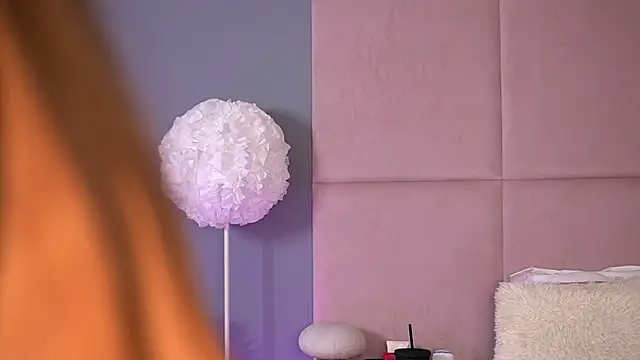 AlmaLuv Adlı Modelin Canlı XXX Sohbeti
