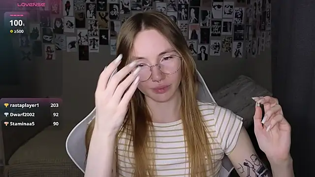 צ'אט XXX בשידור חי של littlevildevil