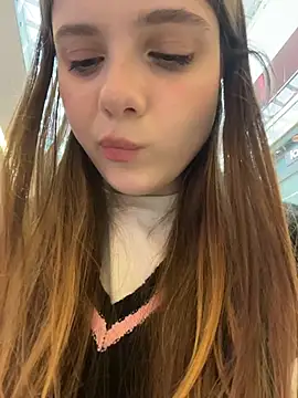 Chatroom XXX en direct de Lunabelle_