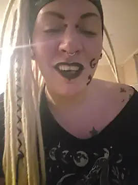 PinkTheHawk's Live XXX Chat