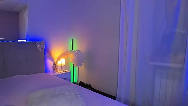 XXX chat uživo modela Laura_Leee