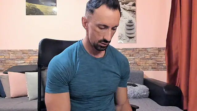 HotHunkTrainer XXX чат на живо