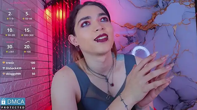 MaeveKuro élő XXX-chatje