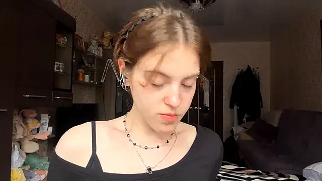 BuzzingRaid's Live XXX Chat