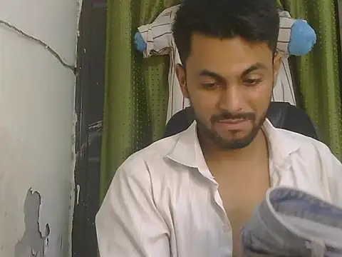 Stubborndesiboy: онлайн-секс-чат