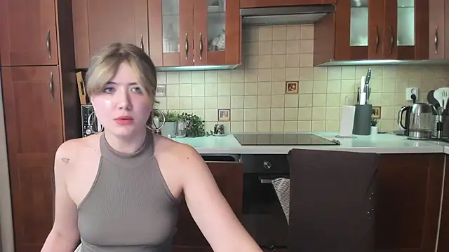 HotCaramellsTV Adlı Modelin Canlı XXX Sohbeti