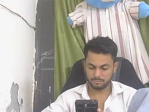 Stubborndesiboy Adlı Modelin Canlı XXX Sohbeti