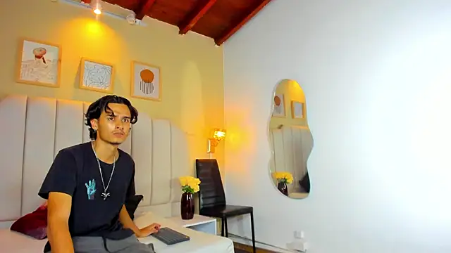 XXX chat uživo modela Kai_Montel