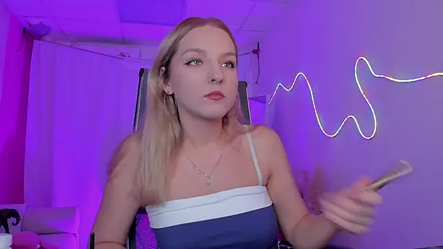 צ'אט XXX בשידור חי של ViolaMore
