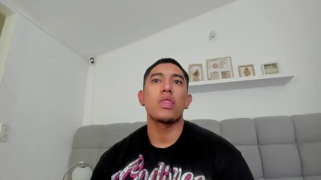 erotic_sins' Live XXX Chat