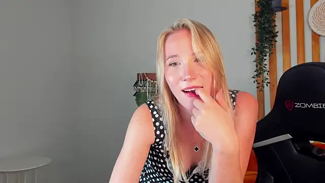 ElaraVoltage Chat XXX live