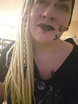 PinkTheHawk Chat XXX in diretta