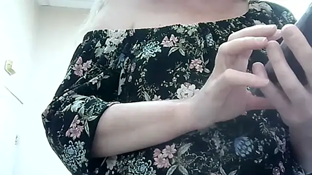 Virginia575 现场XXX聊天