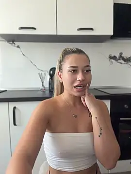 Yourfavblonde Adlı Modelin Canlı XXX Sohbeti