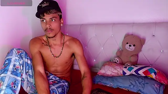 Angel_foxc13 élő XXX-chatje
