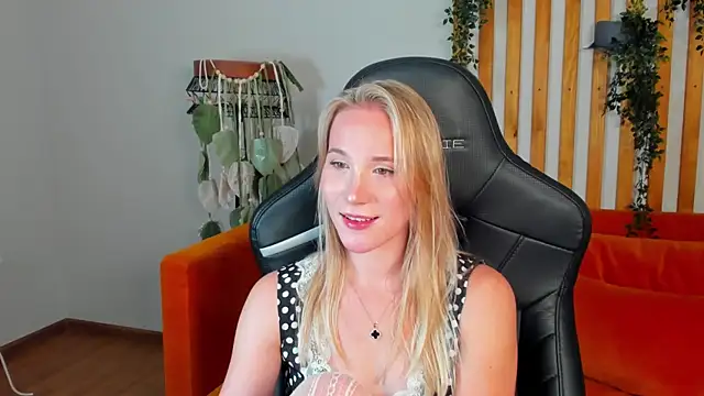 Chat XXX en directo de ElaraVoltage