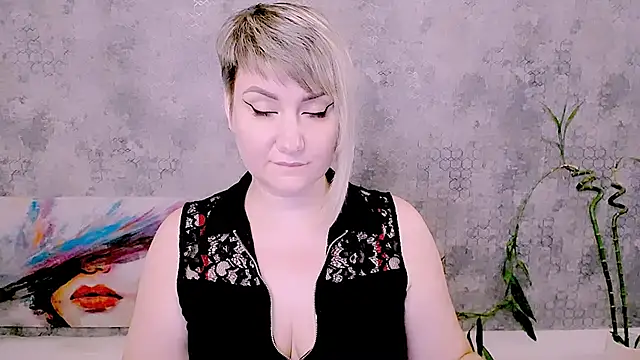 Djullia Chat XXX in diretta